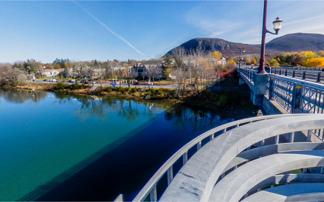 Le mont Saint-Hilaire et la rivière Richelieu